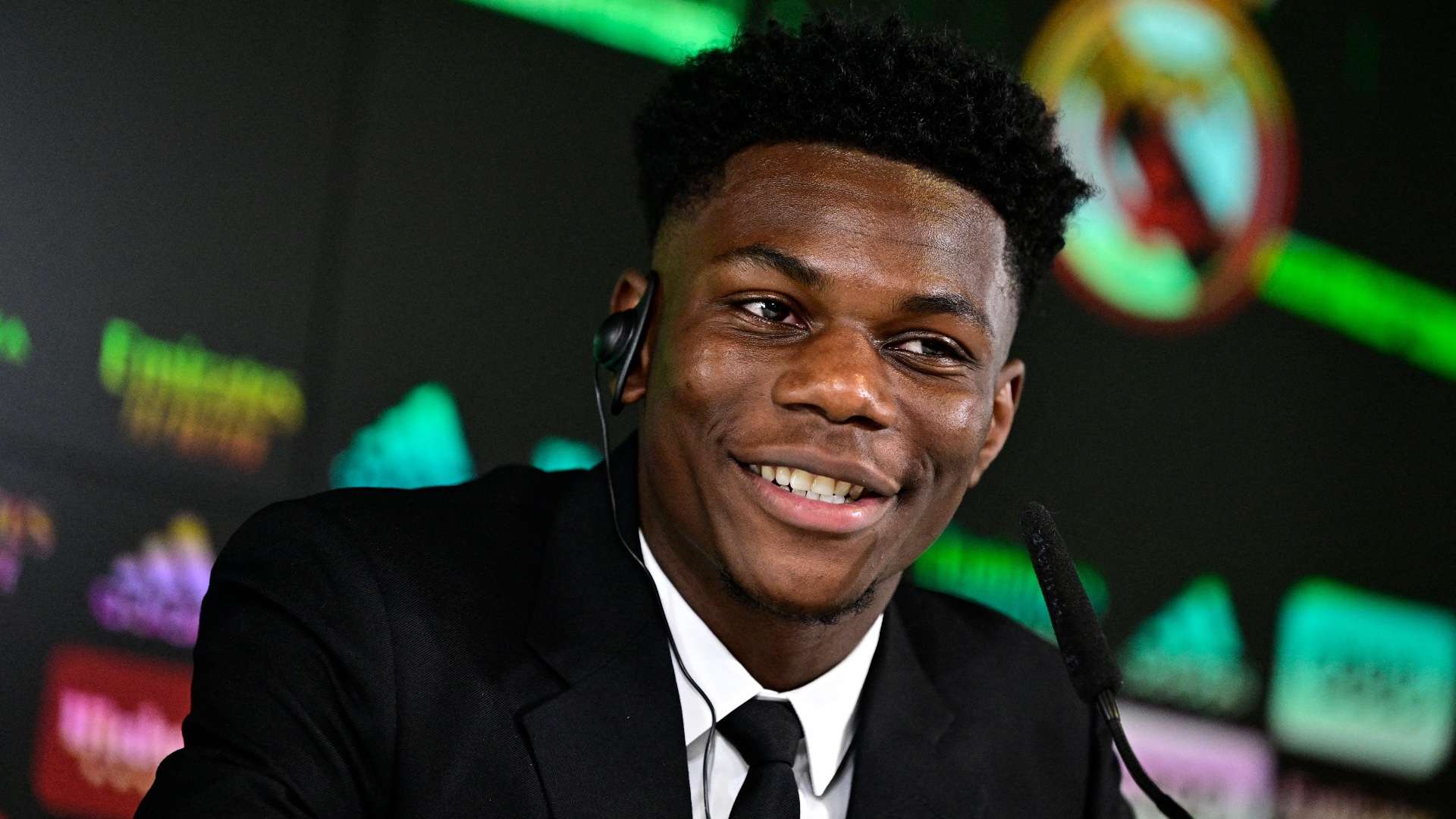 送入球门右 送入球门右